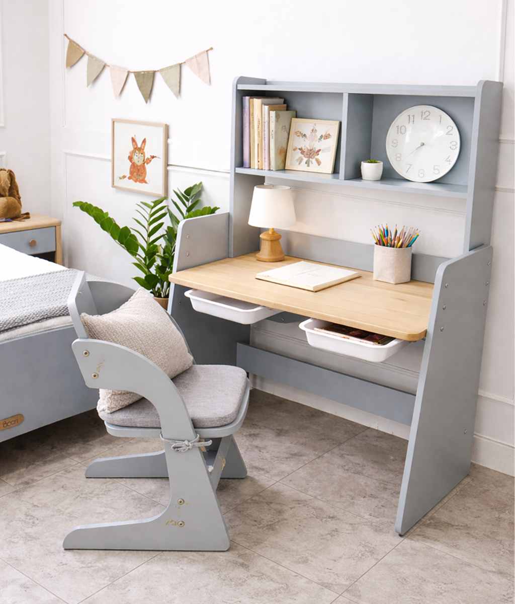 Escritorio Natty con repisas y silla