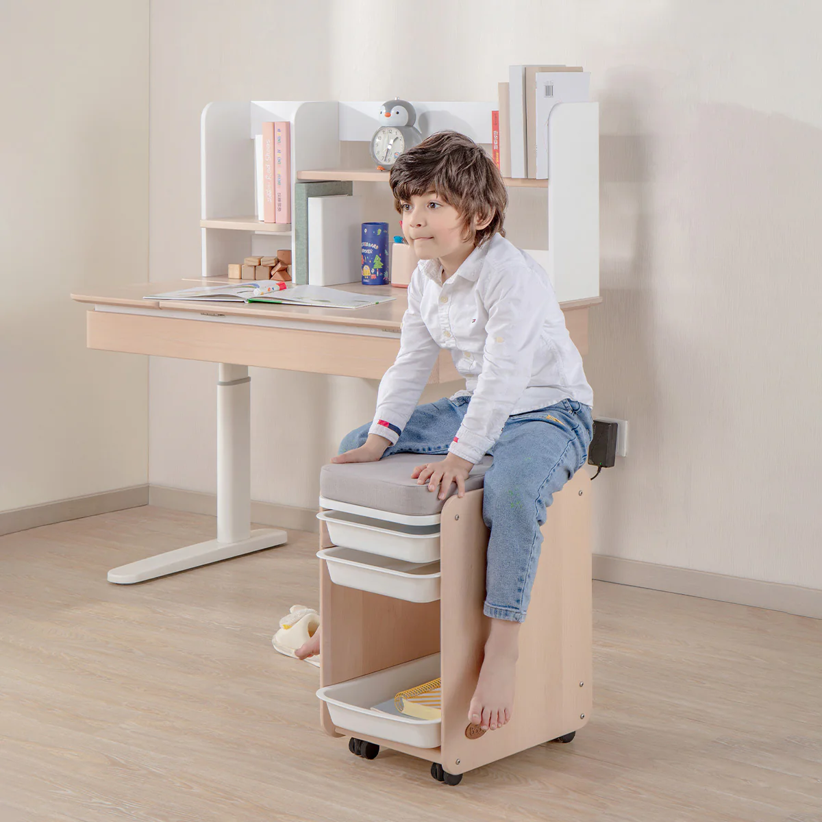 Neat Stationary Cabinet / Mueble Arturito Infantil